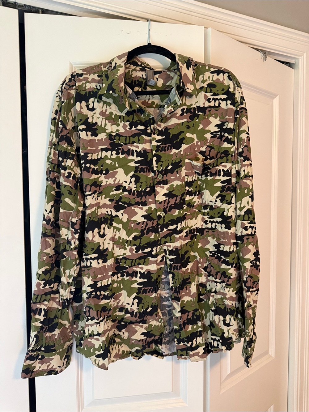 Skims camo button up